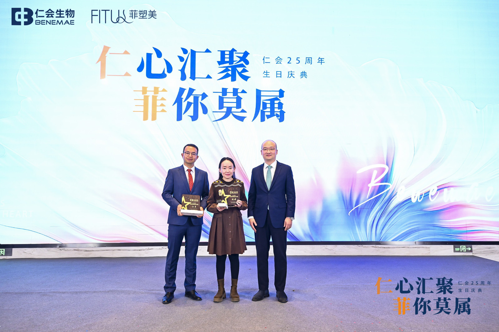 17051573167551289epp.jpg DSC_2106-707929236.jpg